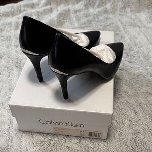 Calvin Klein Gayle Black Leather Pointed-Toe Heels Size 5